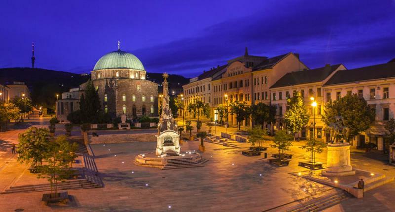 St. Peter Apartman Appartement Pécs Buitenkant foto